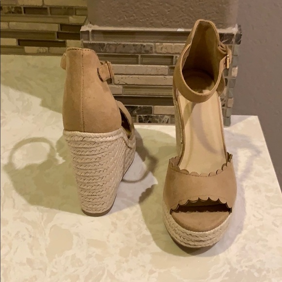 Wedge Sandal - Picture 2 of 4